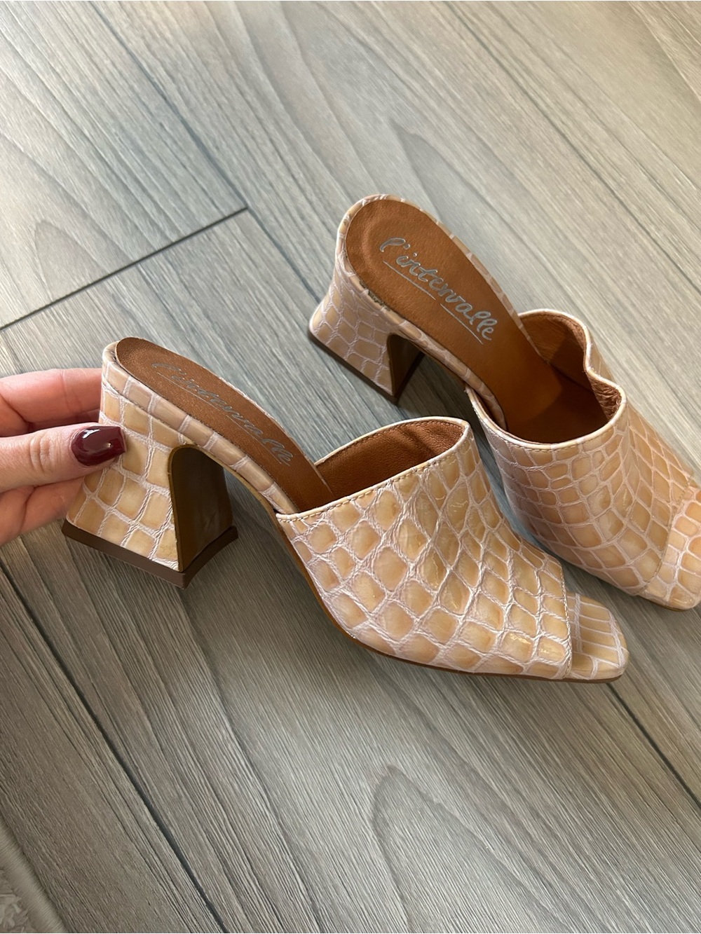 Women's Beige Croc-Embossed Mule Heels